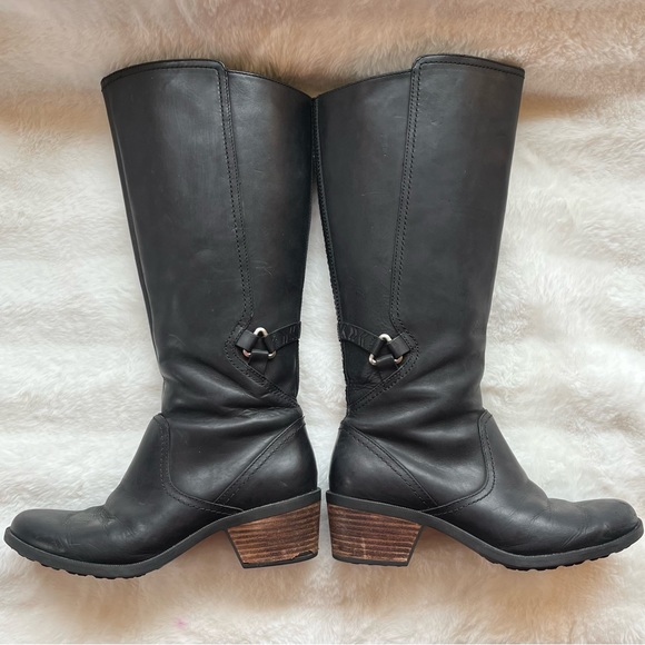 teva black leather boots